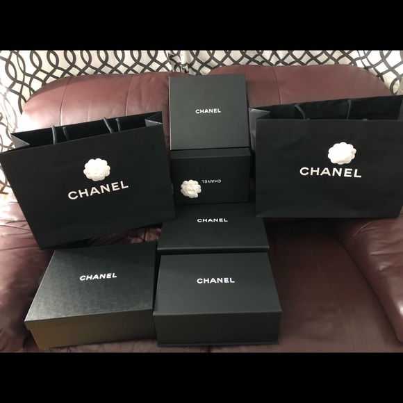 Authentic Chanel Magnetic Gift boxes and shopping bags collections - Picture 10 of 16